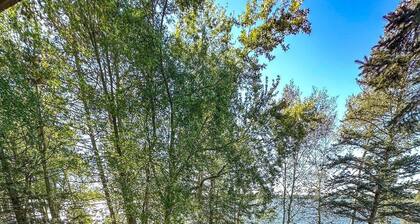 Edgewater Retreat on Beautiful Soo Lake!