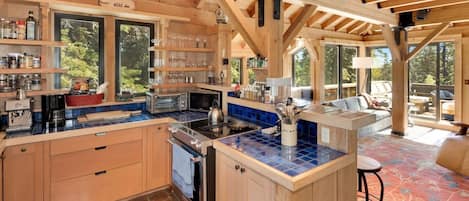 House, 3 Bedrooms | Dapur peribadi | Peti sejuk, ketuhar, pembancuh kopi/teh, pembakar roti