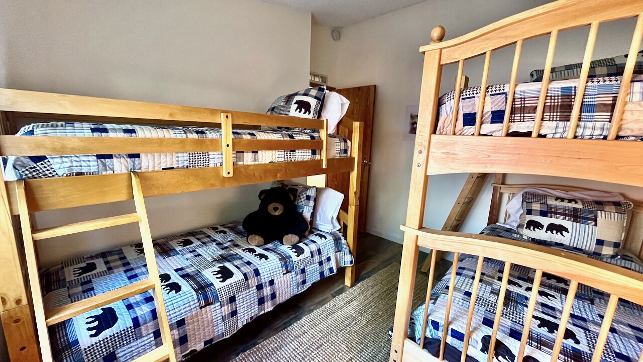 3 bedrooms, desk, free WiFi, bed sheets