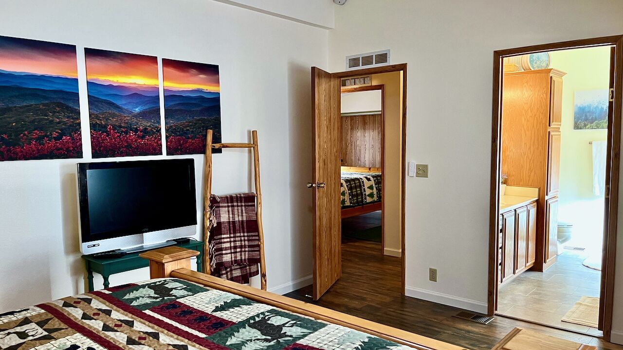 3 bedrooms, desk, free WiFi, bed sheets