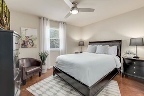 1 habitación, tabla de planchar con plancha, wifi y ropa de cama 