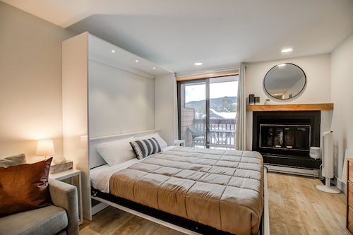 Cedar Lodge Royal Studio Condo: Downtown Frisco