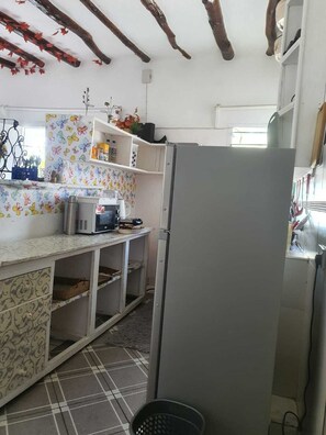 Comfort Villa | Private kitchen | Fridge, microwave, cookware/dishes/utensils - Stay.Plus Nyumba Tulivu Watamu (Watamu)