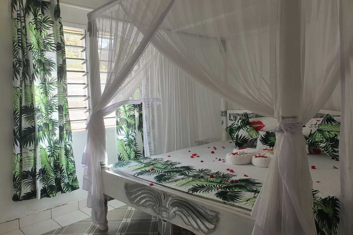 Honeymoon Double Room | 3 bilik tidur, kalis bunyi, Wi-fi percuma, cadar katil