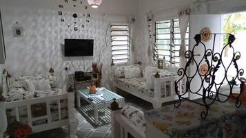 Comfort Villa | Living area | 14-inch Smart TV with digital channels, TV