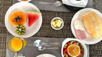Alimentos y bebidas