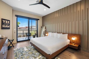 2 Schlafzimmer, Schreibtisch, Bügeleisen/Bügelbrett, Reisekinderbett