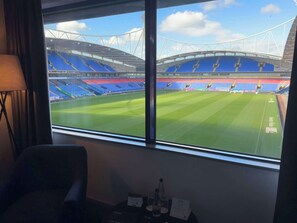 Habitación superior (Pitch View) | Ropa de cama hipoalergénica, tabla de planchar con plancha, wifi gratis