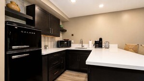 Coffee/tea maker, fridge, microwave, toaster - NEW|Luxe Ocotillo Suite @ Cedara|Heart of Old Town (Scottsdale)