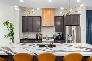 Refrigerador, microondas, parrilla de estufa y lavavajillas