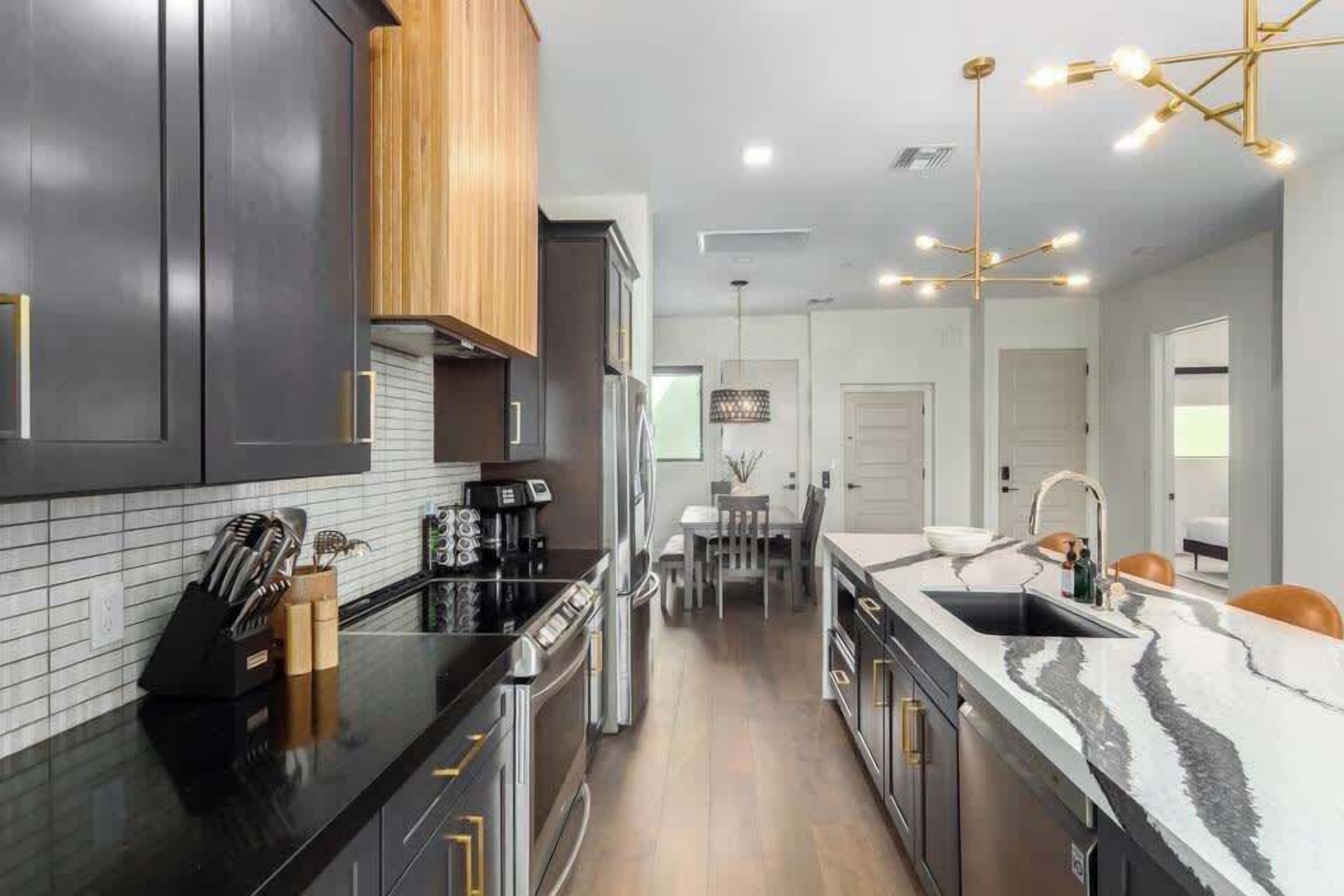 Fridge, microwave, stovetop, dishwasher