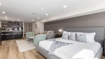 Desk, iron/ironing board, travel cot, WiFi