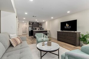 TV, Hulu, streaming services