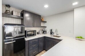 Fridge, microwave, coffee/tea maker, toaster - Old Town Studio|Gym|Biz Center|Walk 2 Everything (Scottsdale)