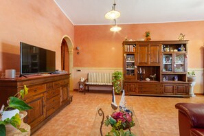 Interior - Holiday Home 'Villa Acquamarina' with Private Garden and Air Conditioning (Porto Cesareo)