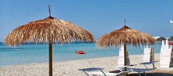 Logement de vacances "Villa Grecale" avec jardin et distance de marche de la mer.