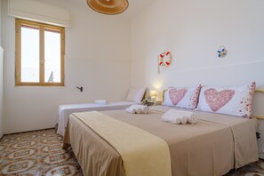 3 bedrooms, free WiFi, bed sheets - Holiday Accommodation "Villa Grecale" with garden and walking distance to the sea (Porto Cesareo)