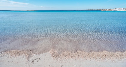 Logement de vacances "Villa Grecale" avec jardin et distance de marche de la mer.