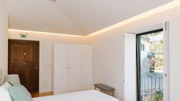 Free cots/infant beds, rollaway beds, free WiFi, bed sheets