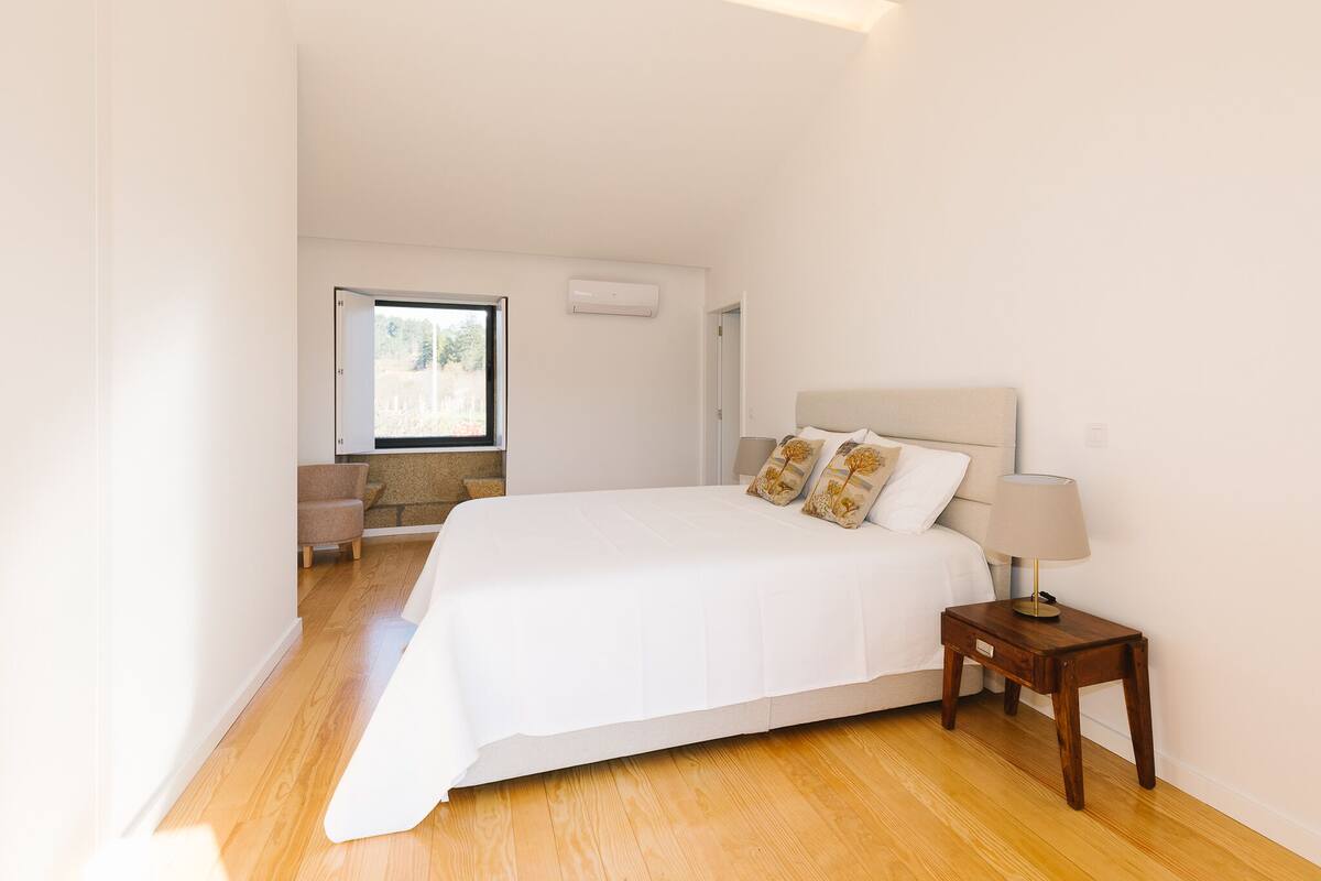 Double Room | Free cribs/infant beds, rollaway beds, free WiFi, bed sheets