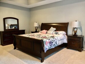 4 bedrooms, desk, iron/ironing board, free WiFi - Big 3,300 sqft beautiful 4BR 3.5BA house at  beautiful neighborhood (Lincoln)
