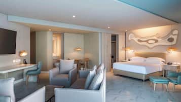 Junior Room, 1 King Bed, Ocean View | In-room safe, desk, blackout drapes, soundproofing