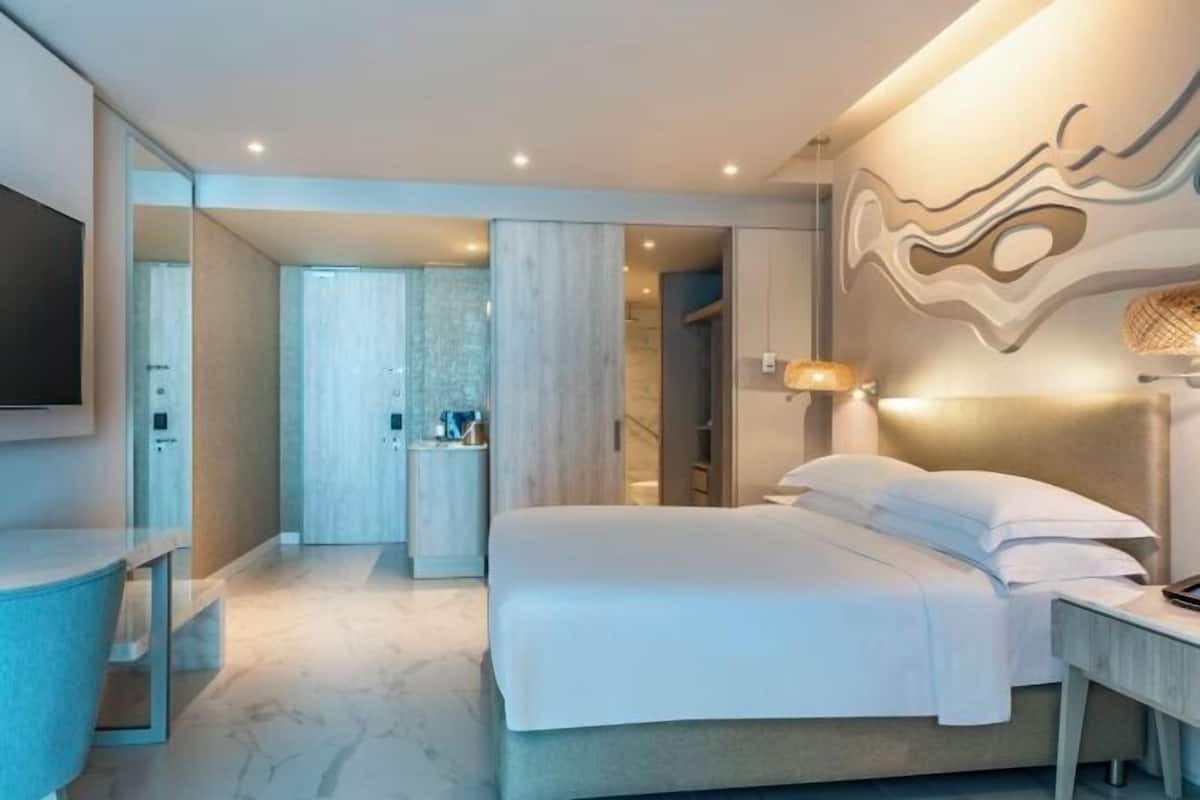 In-room safe, desk, blackout drapes, soundproofing