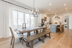 Dining - Carlton Landing-Charlotte's Nook (Carlton Landing)