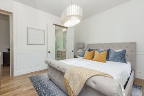 4 slaapkamers, een strijkplank/strijkijzer, reisbedje, wifi