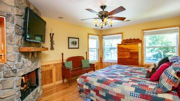3 bedrooms, desk, iron/ironing board, travel crib