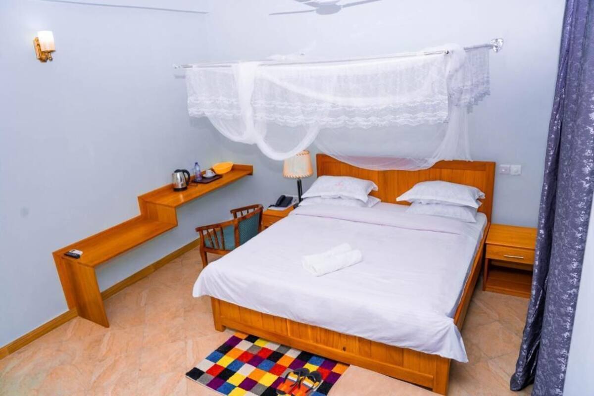 Quarto casal luxo | Ferros/tábuas de passar roupa