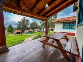 Deluxe Cabin | Terrace/patio