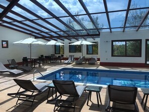 Indoor pool, open 9:00 AM to 9:00 PM, cabanas (surcharge) - Mazzatl (Mazamitla)