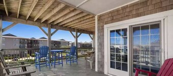 Steps to the Beach - Spacious Condo with Amenities