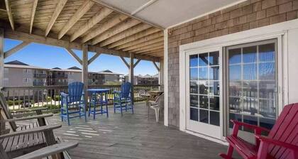Steps to the Beach - Spacious Condo with Amenities