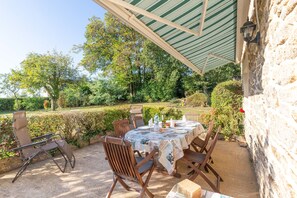 Outdoor dining - Le Chant des Oiseaux (Plumelec)