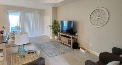 Villages, 3bed- 2.5ba waterfrnt+ golf cart- all bedrooms have king beds!