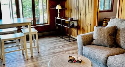 Lakefront year round home, gorgeous views, central location