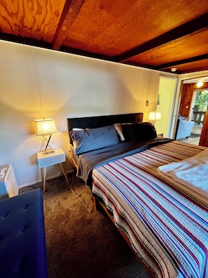 3 bedrooms, WiFi, bed sheets - Lakefront year round home, gorgeous views, central location (Remsen)