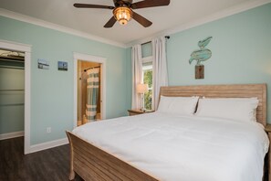 3 bedrooms, desk, iron/ironing board, Internet