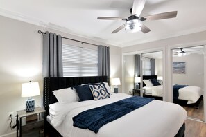 3 Schlafzimmer, Schreibtisch, Bügeleisen/Bügelbrett, Reisekinderbett