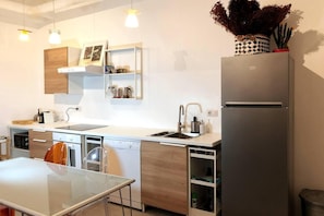 Apartment | Eigene Küche | Kühlschrank, Mikrowelle, Ofen, Herdplatte