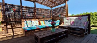 Comfortable gite well located bath /remous terrace enclosed garden dogs accepted!