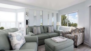 Smart TV, books, offices - Swaying Palms Spacious Suite [Ocean Pointe 3201] (Tavernier)