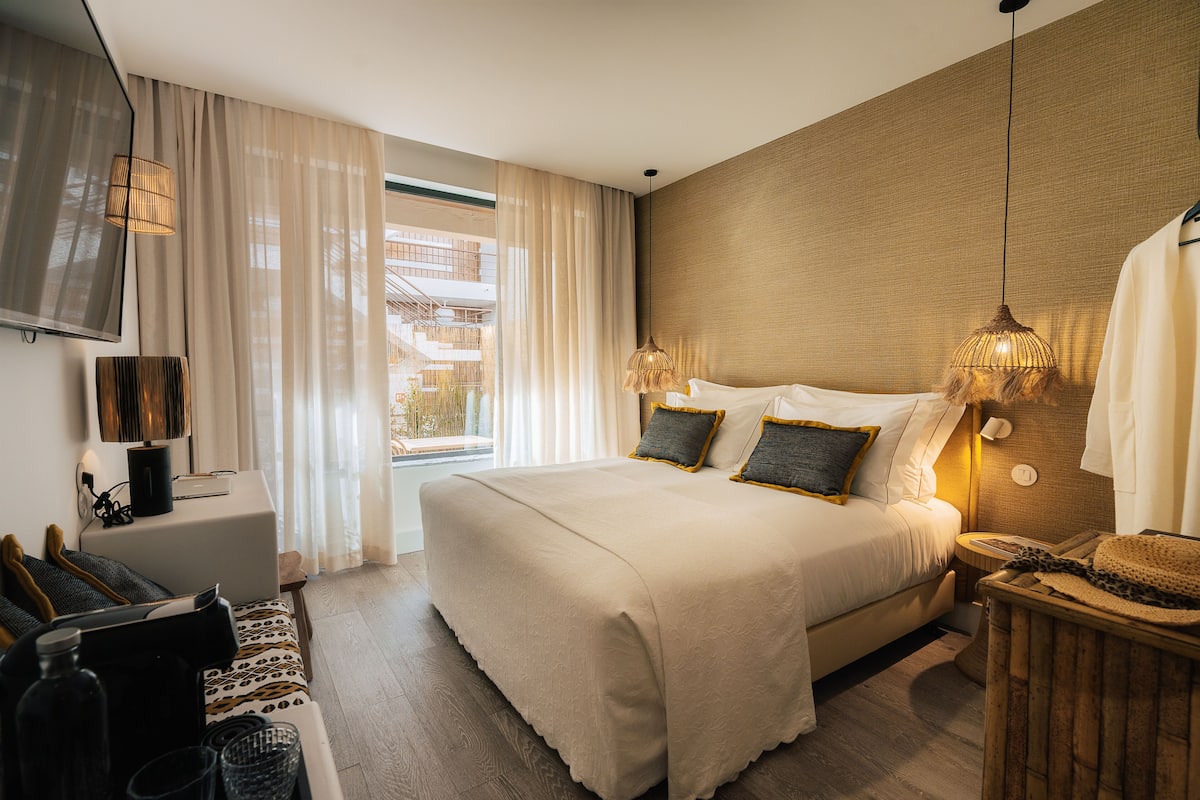 Superior Double or Twin Room, 1 King Bed, Courtyard View | 1 bedroom, hypo-allergenic bedding, in-room safe, desk