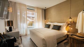 Superior Double or Twin Room, 1 King Bed, Courtyard View | 1 bedroom, hypo-allergenic bedding, in-room safe, desk