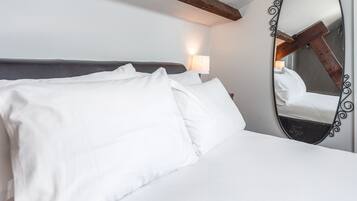 Standard Apartment | 1 bedroom, iron/ironing board, free WiFi