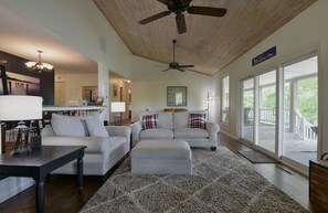 Smart TV, chimenea, videojuegos y reproductor de DVD 