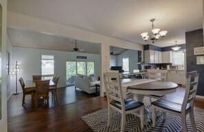 Dining - Large, private home with hot tub, mins to Silver Dollar City! (Branson West)