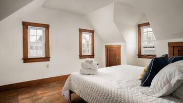 2 bedrooms, desk, travel crib, WiFi